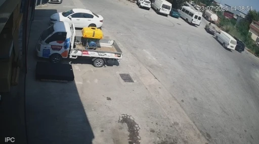 Manavgat’ta iki otomobilin çarpıştığı anlar kamerada
