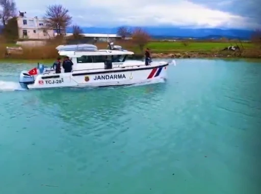 Manavgat&rsquo;ta jandarmadan deniz ve ırmakta bayram mesaisi
