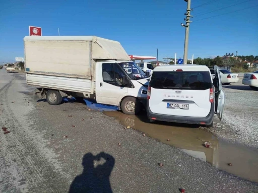 Manavgat&rsquo;ta kamyonet ile &ccedil;arpışan aracın s&uuml;r&uuml;c&uuml;s&uuml; yaralandı
