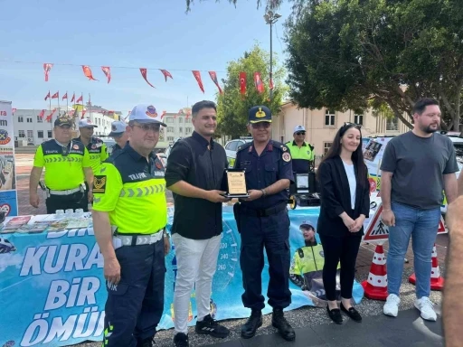 Manavgat’ta örnek sürücülere plaket verildi

