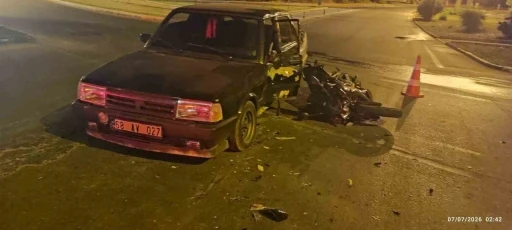 Manavgat&rsquo;ta otomobil ile &ccedil;arpışan motosikletteki 2 kişi yaralandı

