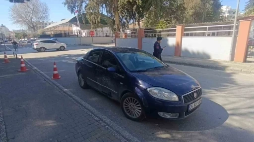 Manavgat&rsquo;ta otomobille &ccedil;arpışan motosikletli yaralandı
