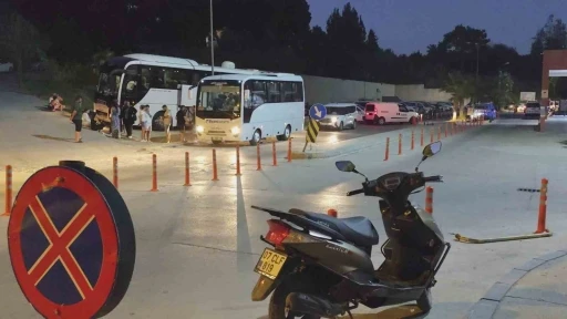 Manavgat&rsquo;ta rafting yapmaya giden 52 yerli turist gıda zehirlenmesi ş&uuml;phesiyle hastaneye başvurdu
