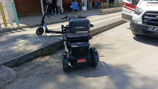 Manevra yaparken devrilen elektrikli bisikletin s&uuml;r&uuml;c&uuml;s&uuml; hafif yaralandı
