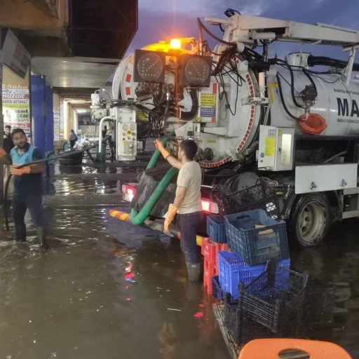 Manisa B&uuml;y&uuml;kşehir Belediyesi&rsquo;nden Salihli&rsquo;deki sel mağdurlarına destek
