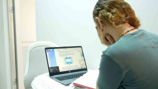 Manisa B&uuml;y&uuml;kşehir Belediyesi online eğitim ile &ouml;ğrencileri geleceğe hazırlıyor
