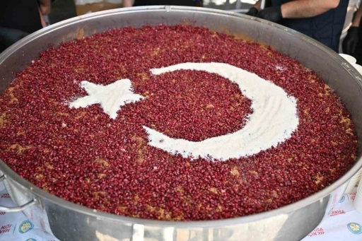 Manisa B&uuml;y&uuml;kşehir&rsquo;den Alaybey ve Laleli pazarlarında aşure ikramı
