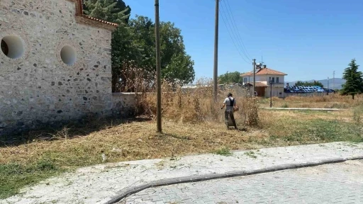 Manisa B&uuml;y&uuml;kşehir&rsquo;den Karacaahmet T&uuml;rbesi&rsquo;nde hummalı temizlik
