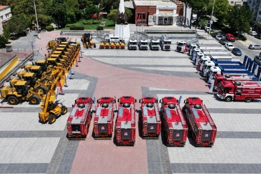 Manisa B&uuml;y&uuml;kşehir filosunu 37 yeni ara&ccedil;la b&uuml;y&uuml;tt&uuml;
