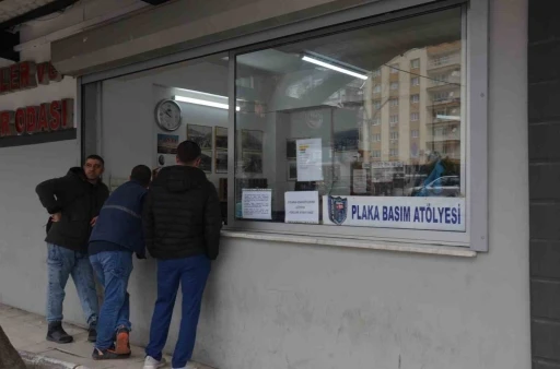 Manisa&rsquo;da 22 g&uuml;nde 7 bin 500 plaka değişti
