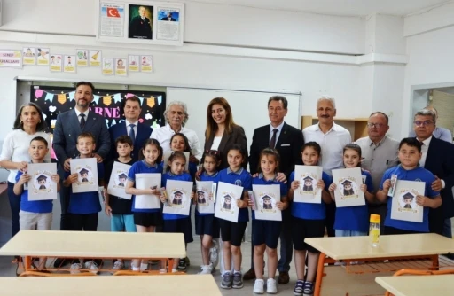 Manisa&rsquo;da 268 bin 553 &ouml;ğrenci karne heyecanı yaşadı
