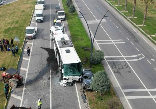 Manisa&rsquo;da 3 ara&ccedil;lı zincirleme kaza: 5 yaralı
