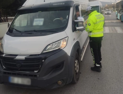 Manisa’da 5 okul servis aracına ceza kesildi biri trafikten men edildi
