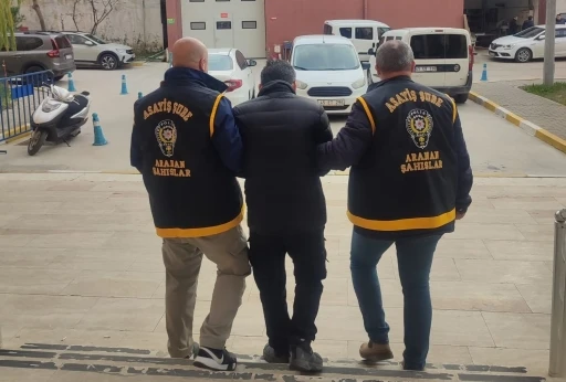 Manisa&rsquo;da 7 ayrı su&ccedil;tan aranan firari kıskıvrak yakalandı
