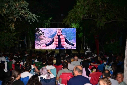 Manisa&rsquo;da A&ccedil;ık Hava Sinema Geceleri nostalji r&uuml;zgarı estiriyor
