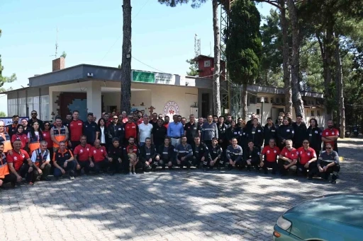 Manisa&rsquo;da afet kahramanlarına akreditasyon arması takıldı
