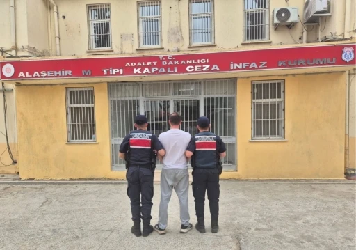 Manisa’da aranan şahıs jandarma operasyonuyla yakalandı
