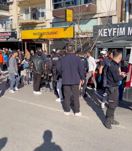 Manisa&rsquo;da bı&ccedil;aklı kavga: 1 &ouml;l&uuml;, 2 ağır yaralı
