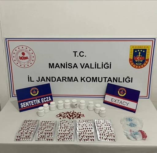Jandarma Bin 216 adet sentetik hap ele geçirdi
