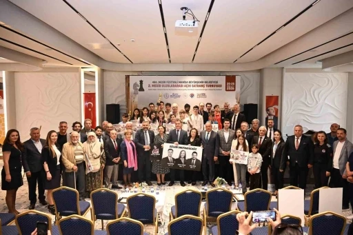 Manisa&rsquo;da dev turnuvanın şampiyonu Azerbaycanlı Rasulov oldu
