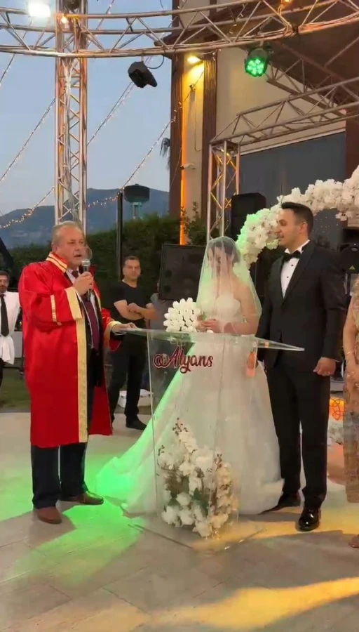 Manisa&rsquo;da d&uuml;ğ&uuml;ne damga vuran nikah mizanseni
