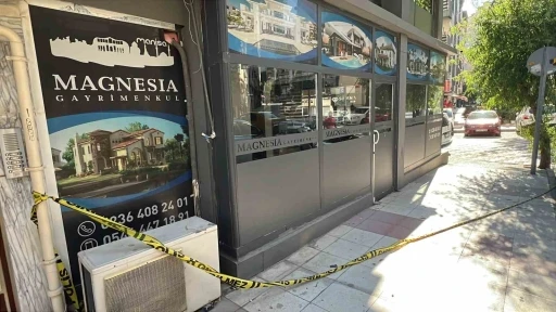 Manisa’da emlak ofisinde silahlı kavga: 1 ölü, 3 yaralı
