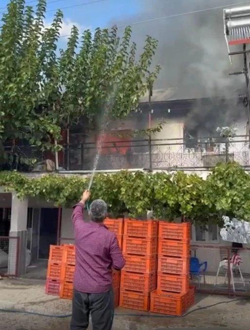 Manisa’da ev yangını
