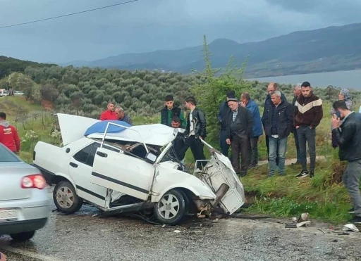 Manisa&rsquo;da feci kaza: 1&rsquo;i ağır 3 yaralı

