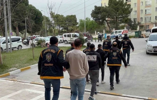 Manisa’da kaçırdıkları gencin ailesinden fidye isteyen çete çökertildi
