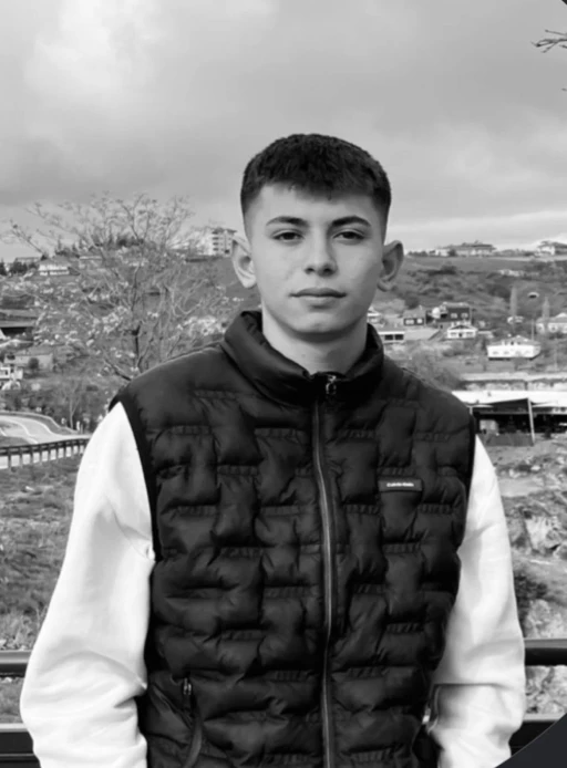 Manisa&rsquo;da motosiklet devrildi: 16 yaşındaki s&uuml;r&uuml;c&uuml; hayatını kaybetti
