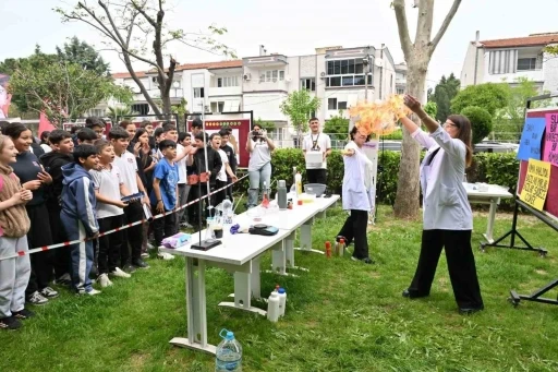 Manisa&rsquo;da &ouml;ğrenciler bahar şenliği ile geleceğe &ccedil;i&ccedil;ek a&ccedil;tı
