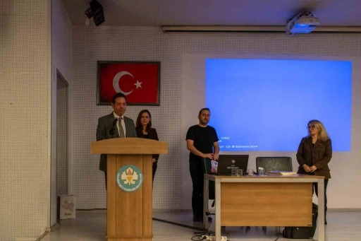 Manisa&rsquo;da &ouml;ğretmenlere "Maarif Modeli" tanıtıldı
