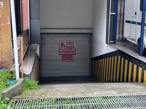 Manisa&rsquo;da otopark girişinde bir kişi &ouml;l&uuml; bulundu
