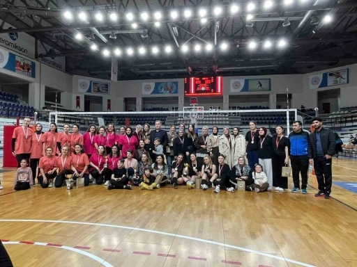 Manisa&rsquo;da "Evinin Sultanları" 8 Mart&rsquo;ta parkeye indi
