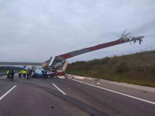 Manisa’da rüzgar türbini pervanesi taşıyan tır kazaya karıştı
