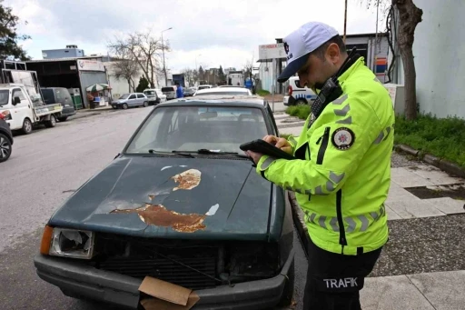 Manisa&rsquo;da sahipsiz ve hurda ara&ccedil;lar kaldırılıyor
