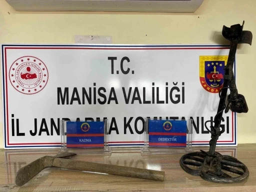 Manisa’da sit alanında define ararken yakalandı
