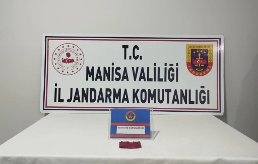 Manisa’da şüpheliden kağıda emdirilmiş uyuşturucu çıktı
