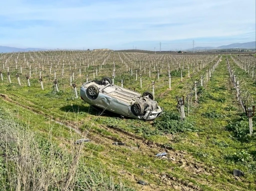 Manisa&rsquo;da takla atan otomobil, &uuml;z&uuml;m bağına u&ccedil;tu
