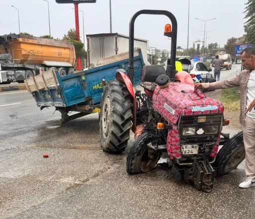 Manisa’da tır ile traktör çarpıştı: Yaşlı sürücü ağır yaralı
