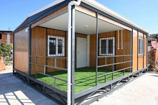 Manisa&rsquo;da yağmurda evleri kullanılamaz hale gelen ailenin yeni yuvası b&uuml;y&uuml;kşehirden
