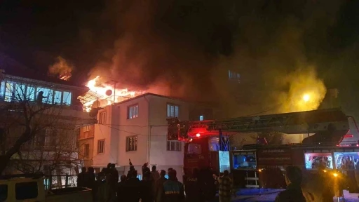 Manisa Demirci’de ev yangını... Ekipler seferber oldu
