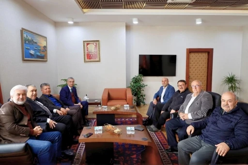 Manisa eski Valisi Celalettin Güvenç Akhisar’da
