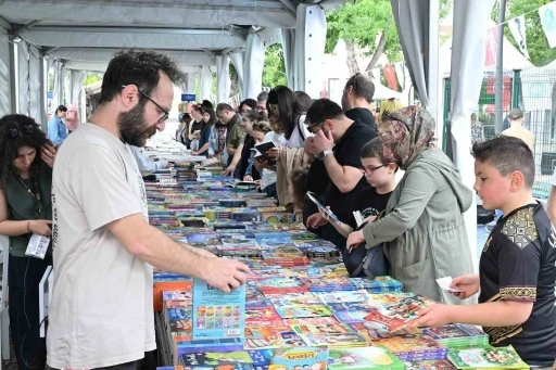 Manisa Kitap Fuarı yoğun ilgiyle devam ediyor
