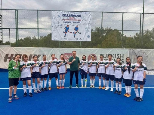 Manisa&rsquo;nın kızları turnuvadan şampiyon ayrıldı
