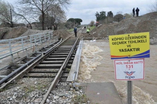 Manisa&rsquo;nın Salihli il&ccedil;esi yağış felaketi yaşadı
