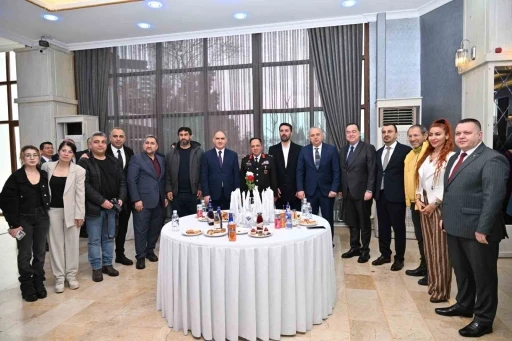 Manisa protokol&uuml; bayramlaşmada buluştu

