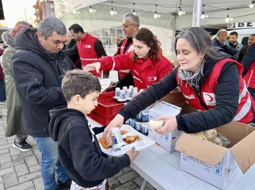 Manisa T&uuml;rk Kızılay&rsquo;dan Ramazan&rsquo;da 85 bin kişilik iftar
