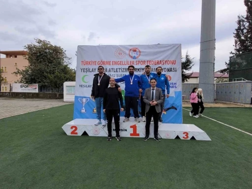Manisalı Bayram D&ouml;nmez zirveyi bırakmadı
