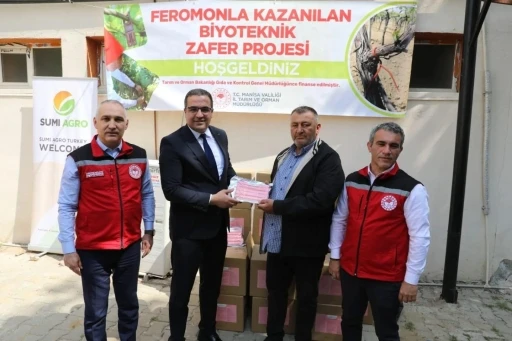 Manisalı çiftçilere salkım güvesine karşı biyolojik destek

